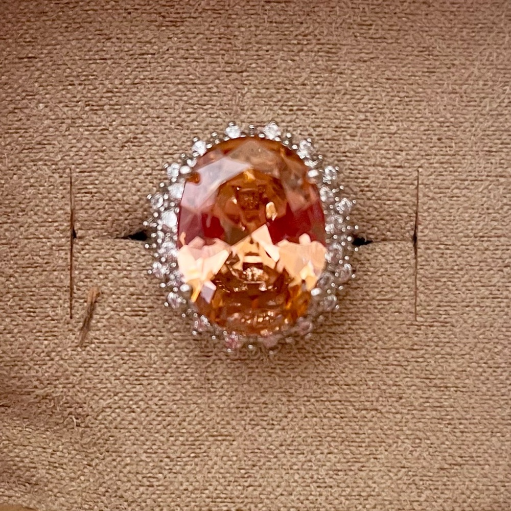 🧡NWOT - Silver ring with oval champagne topaz colored stone surrounded by CZs.